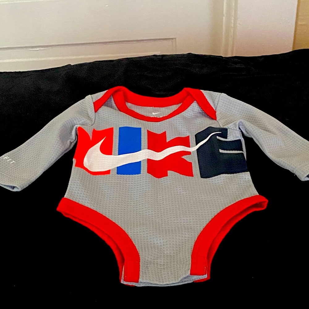 LETS JUST DO IT! NEWBORN BOY 3 PIECE NIKE LOT! Great condition